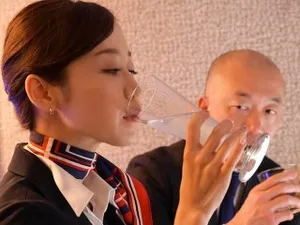 Đi theo con đường cao cấp, cô ấy trông giống như một cô gái nổi tiếng trên mạng lai cao 1,73 mét, với vòng eo thon, ngực lớn, đôi chân dài và thân hình tuyệt đẹp. Cô ấy giơ chân lên và đụ mạnh...