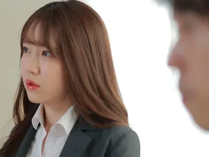 Cửa bị hỏng, cô nhân viên bị nhốt chung với tiền bối cả đêm trong siêu thị