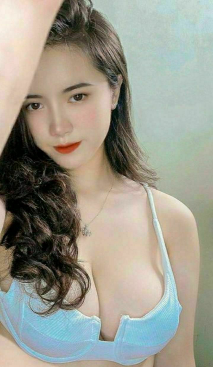 Em cảm nhận được đầu cặc của anh chưa