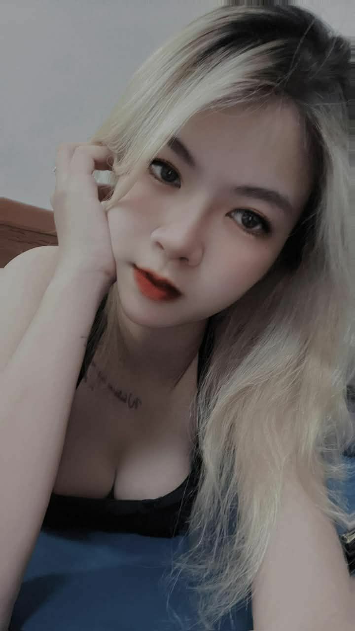 Em trai phang chị gái khi phát hiện không phải là chị ruột